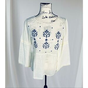 Magazine 100% Cotton Babydoll Enbroidered Top Women’s Small Natural with Blue Em
